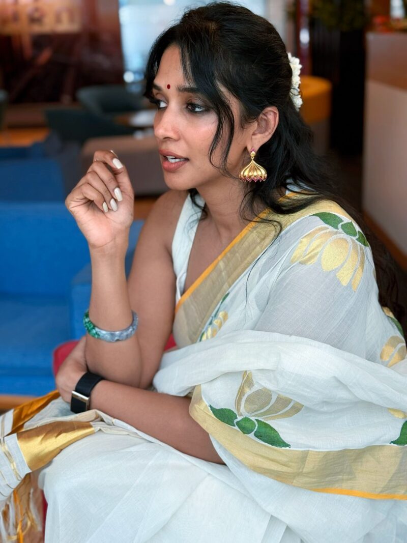 1058 Thamara saree  x Nyla - Image 10