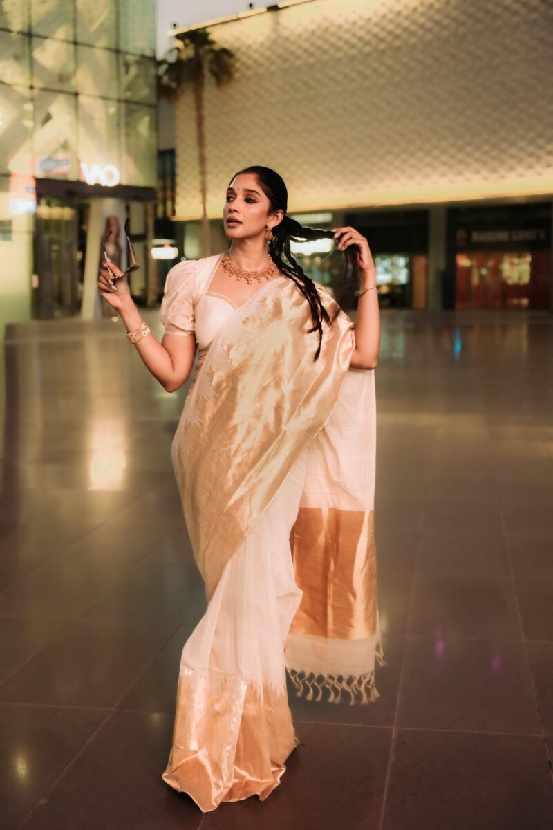 1017 NYLA big temple border saree - Image 2