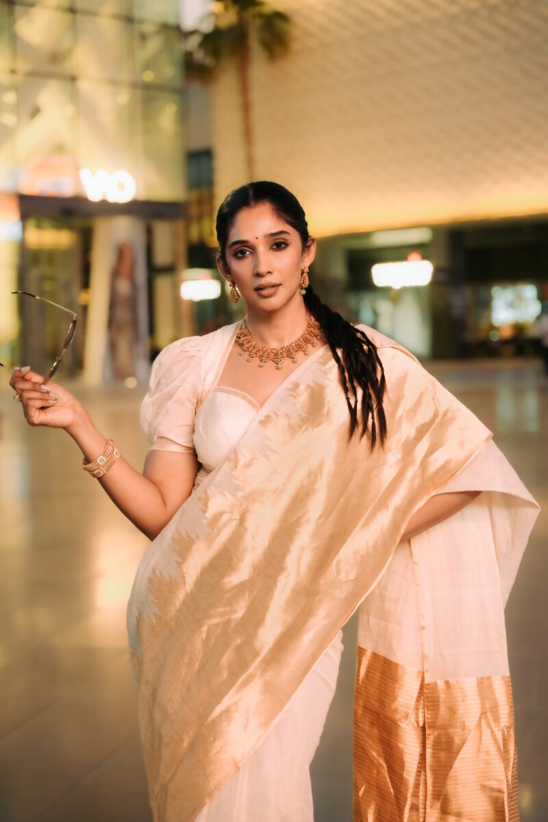 1017 NYLA big temple border saree - Image 3