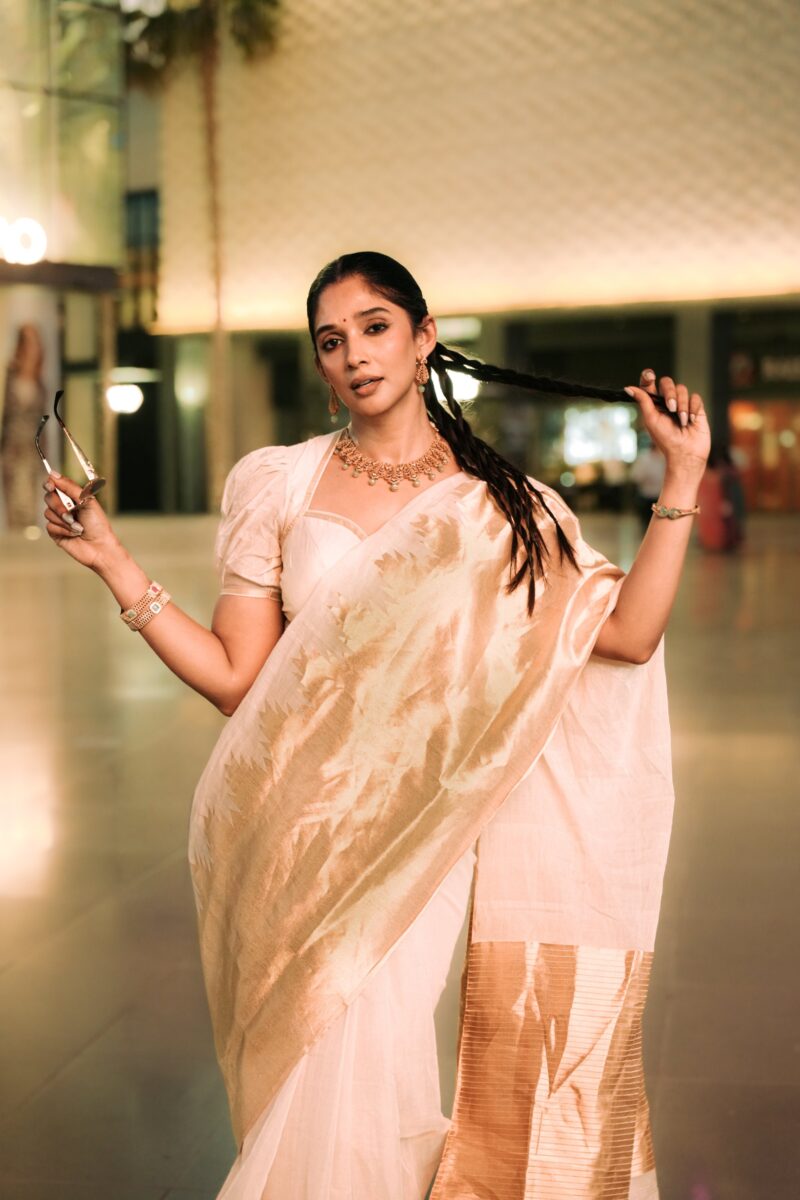 1017 NYLA big temple border saree - Image 4