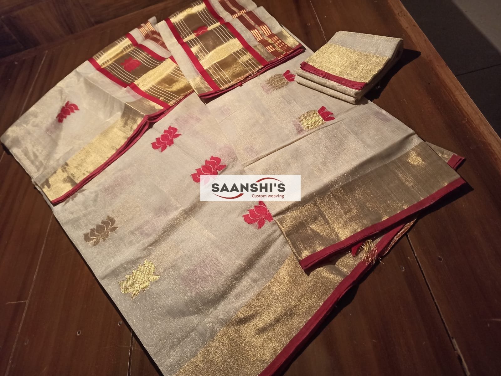 MEENAKARI
PURE HANDLOOM TISSUE LOTUS SETUND