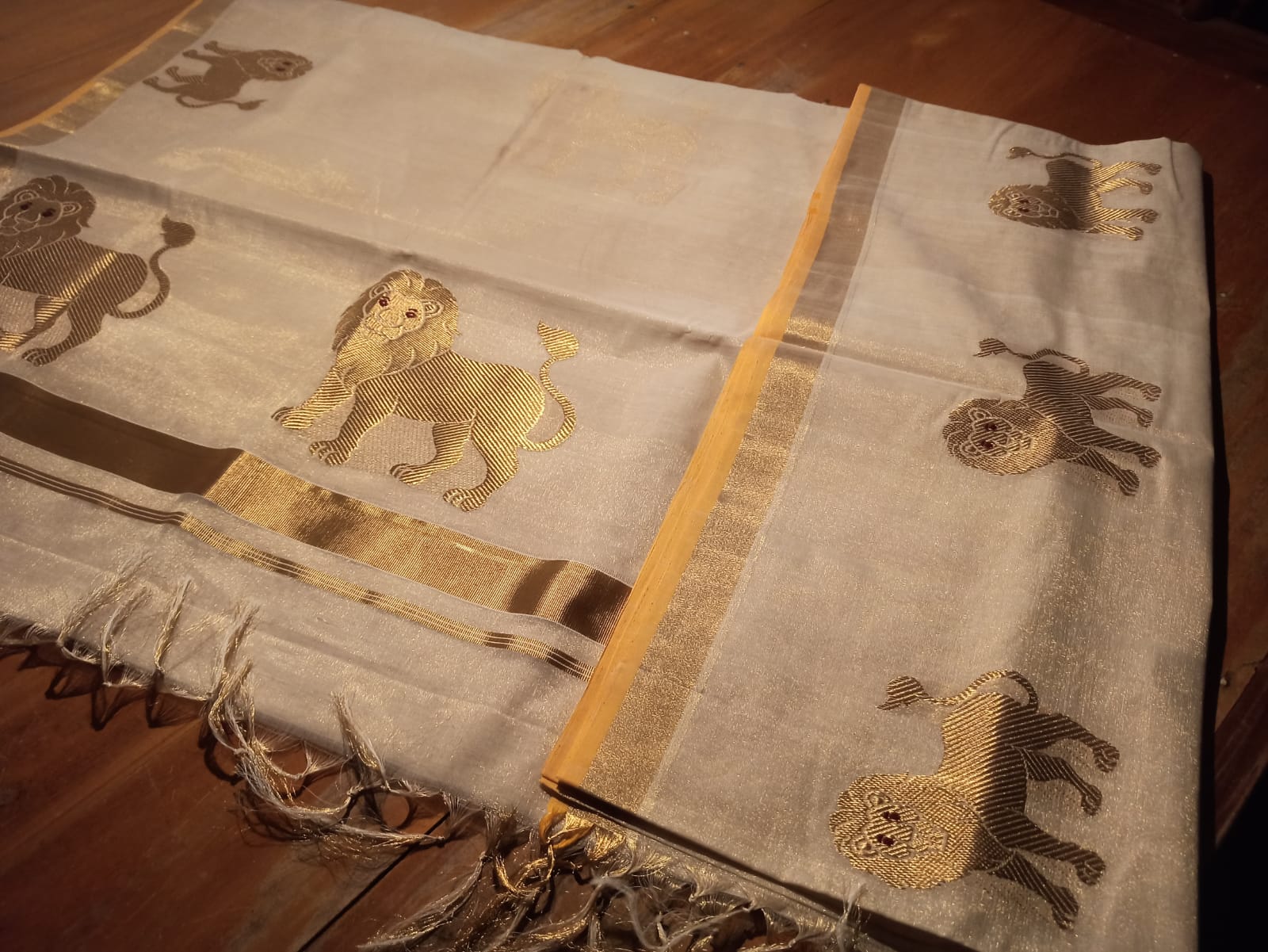 Pure Handloom Tissue Saree with Golden Lion Motif - Image 2